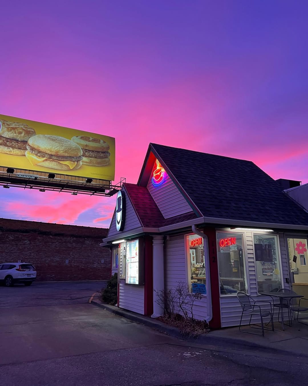 Lincoln Espresso at 16th and O at sunset